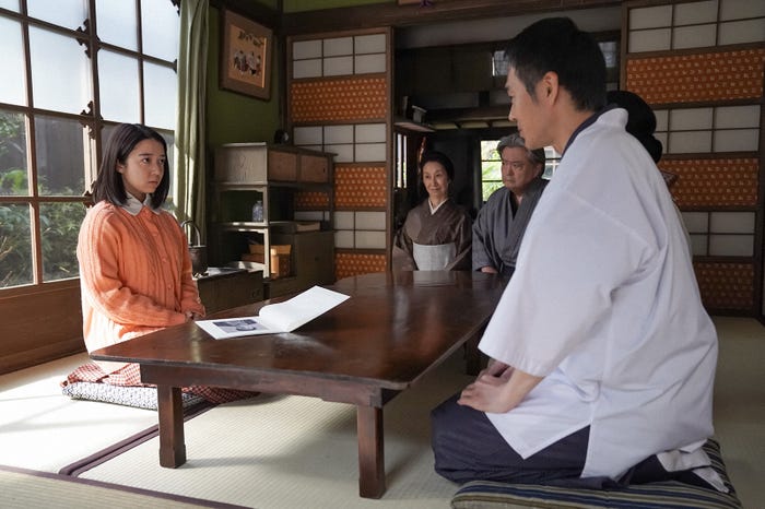 上白石萌音、鷲尾真知子、大和田伸也、甲本雅裕 (C)NHK