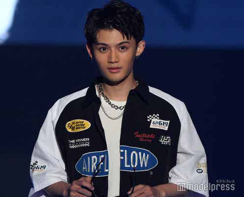藤原大祐、サングラス外しに歓声沸く 堂々ランウェイで魅せる【TGC松山2024】
