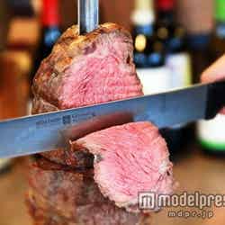 「名物 酒場のシュラスコ」(1人前、780円(税抜))/画像提供:コロワイドMD