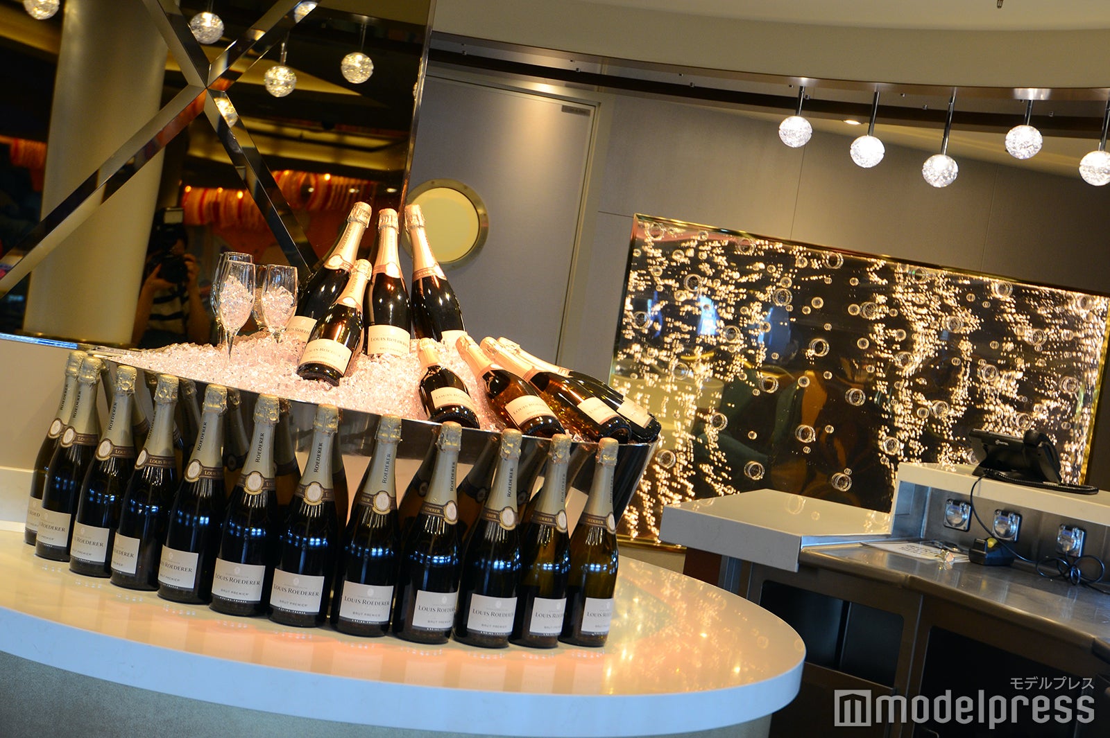 バブルスシャンパンバー（シャンパンバー）（C）モデルプレス