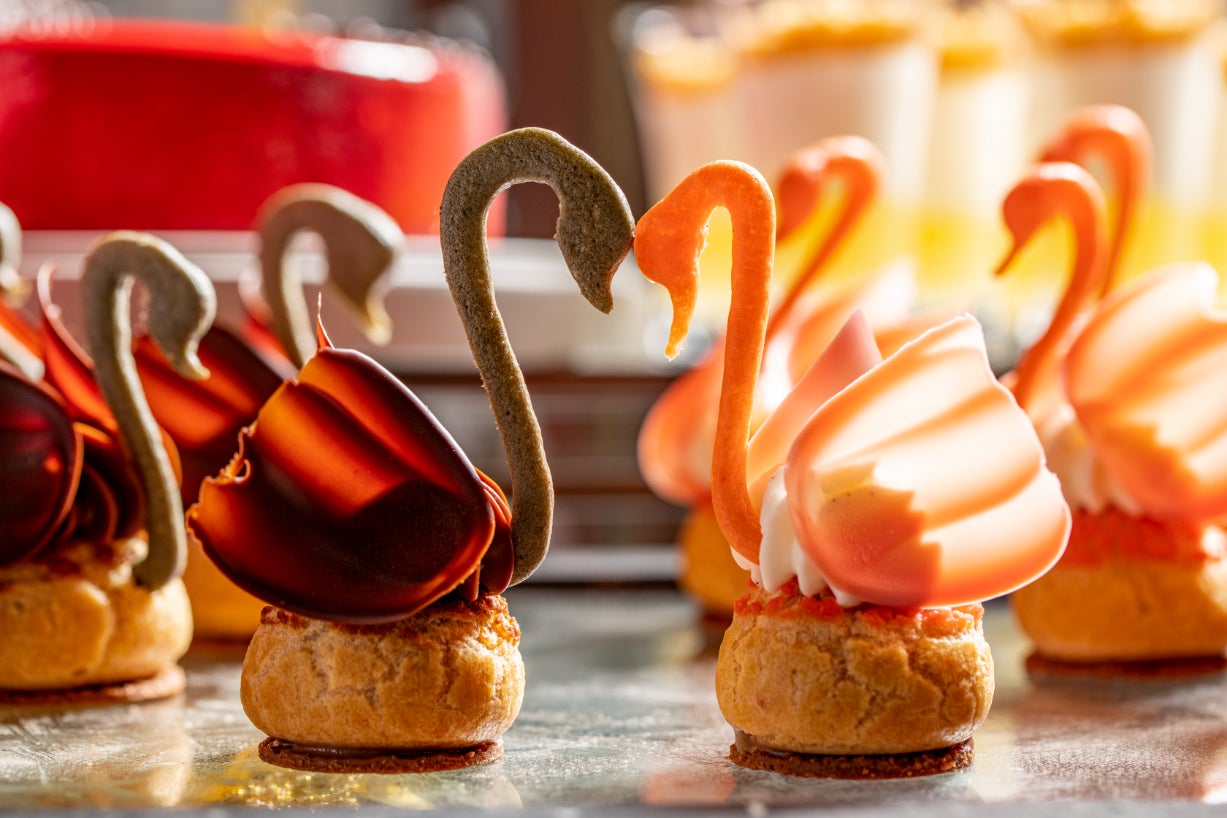 「ピンク＆シャドウ」ハロウィン・スイーツビュッフェ／画像提供：コンラッド東京