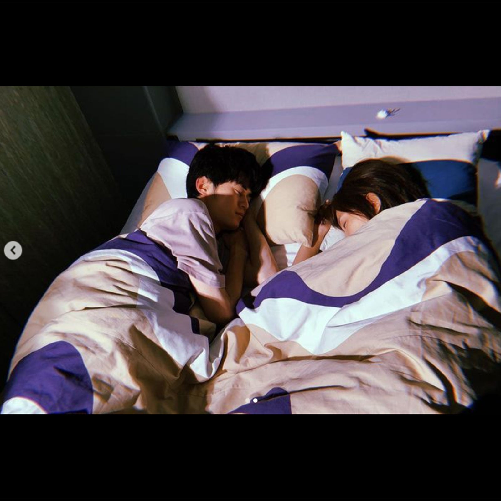 「silent」川口春奈、鈴鹿央士との添い寝オフショット公開 胸キュンの声続出「このシーン大好き」「尊い」