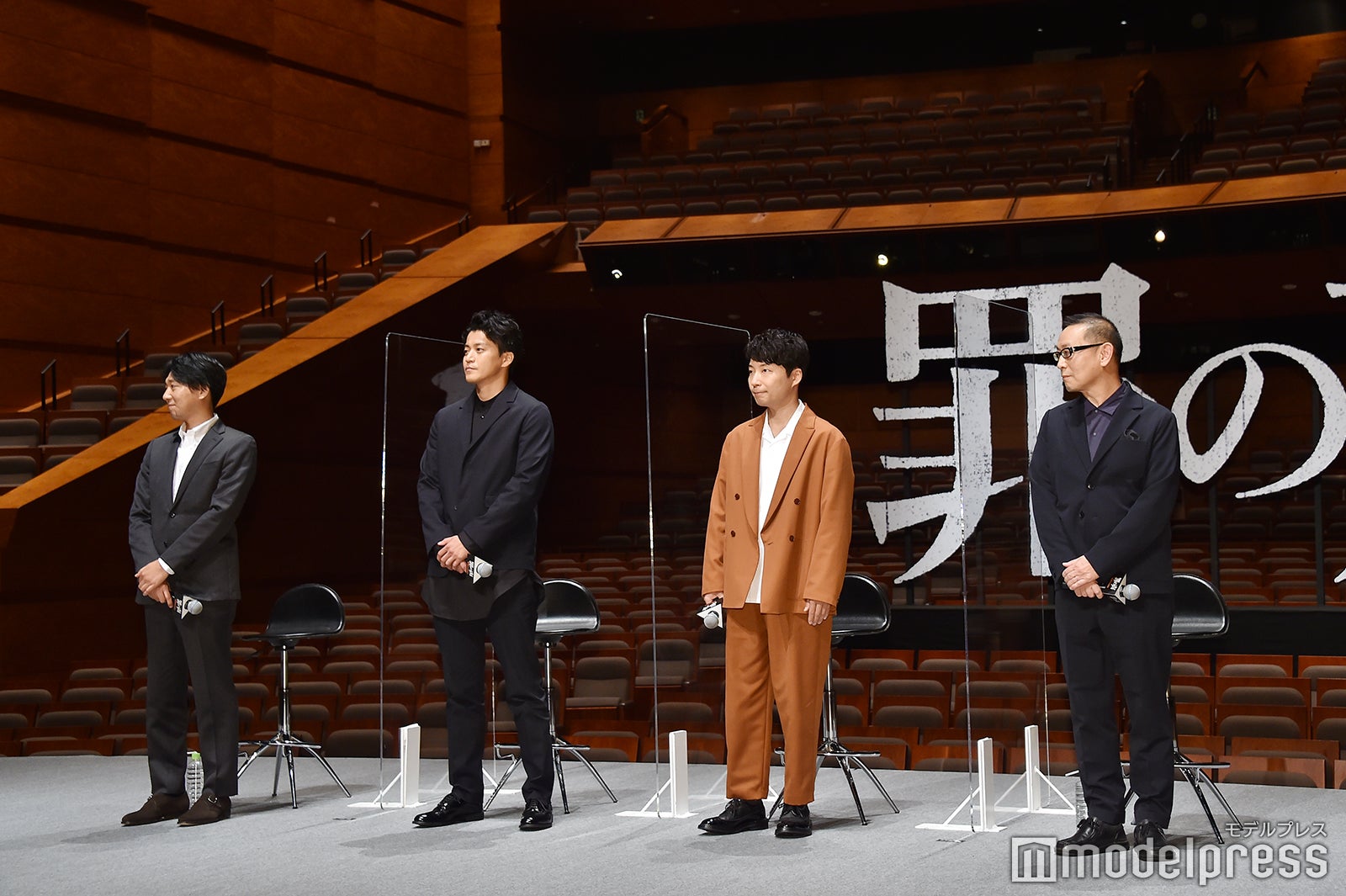 塩田武士、小栗旬、星野源、土井裕泰監督（C）モデルプレス