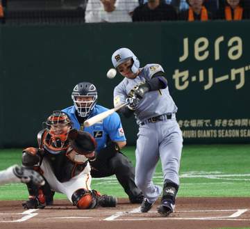阪神・森下が特大先制ソロ！東京D騒然 試合開始わずか3分 バルコニー席へ衝撃弾「準備を試合前からしていたので」佐藤輝に5本差つけてリーグ1位独走