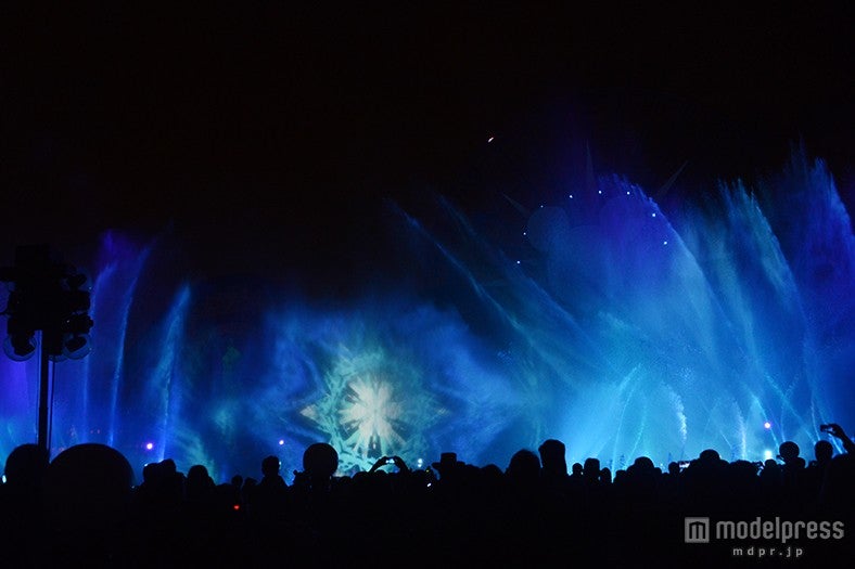 ウォーターショー「ワールド・オブ・カラー：セレブレート！ワンダフル・ワールド・オブ・ウォルト・ディズニー」