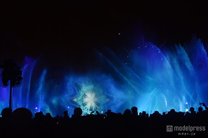 ウォーターショー「ワールド・オブ・カラー:セレブレート!ワンダフル・ワールド・オブ・ウォルト・ディズニー」