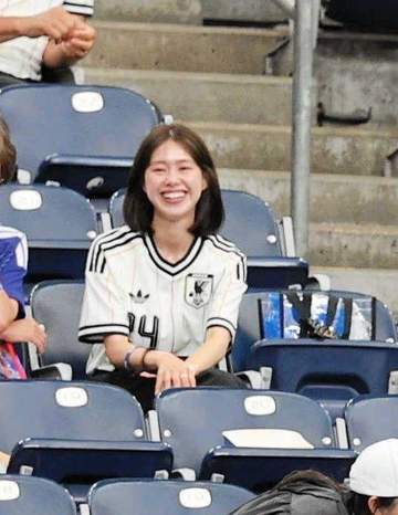 夫はサッカー日本代表の美人モデル ユニクロ＆ZARAコーデが洗練！ シャネルのバッグでおシャレ度UPの木下桜