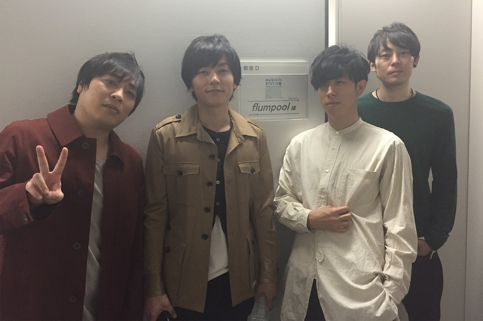 Flumpool Mステ舞台裏の オフすぎる ショットを独占公開 山村隆太は乃木坂46にノックアウト 全12枚 モデルプレス