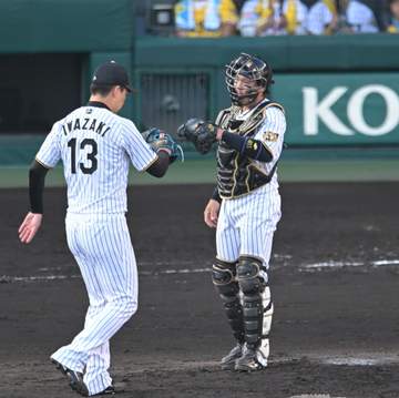 阪神 梅野が今季初出場で必死のブロッキング連発「バッテリーで粘り強く」得点圏でドリスに6球連続スプリット要求 解説者「素晴らしい。天下一品」