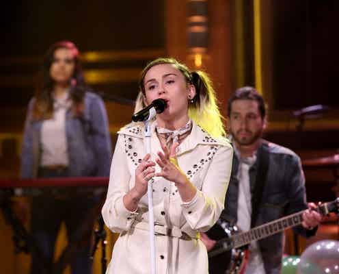 マイリー・サイラス、Dolce&Gabbanaのデザイナーに激怒される「二度と仕事しない」