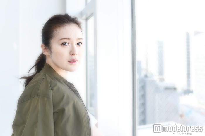 貫地谷しほり(C)モデルプレス