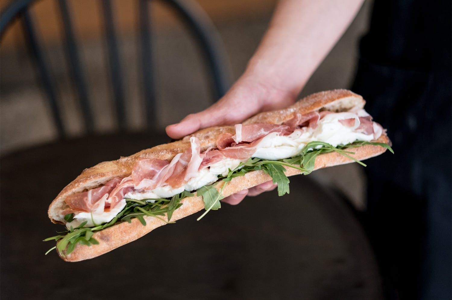 パリ発モッツァレラサンドイッチ「Mmmozza」原宿&青山に日本初上陸 濃厚クリーミーな美味しさが溢れ出す!