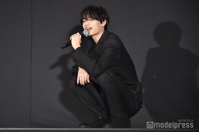 「千輝くんクイズ」なのに不正解続きで崩れ落ち退場を希望する高橋恭平(C)モデルプレス