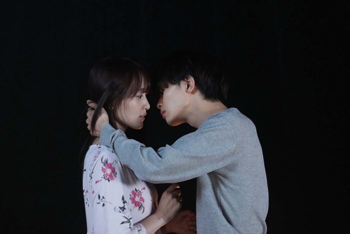 「ビジネス婚」菅井友香＆草川拓弥、“約2分”濃厚ベッドシーンに反響「直視できない」「肉体美」