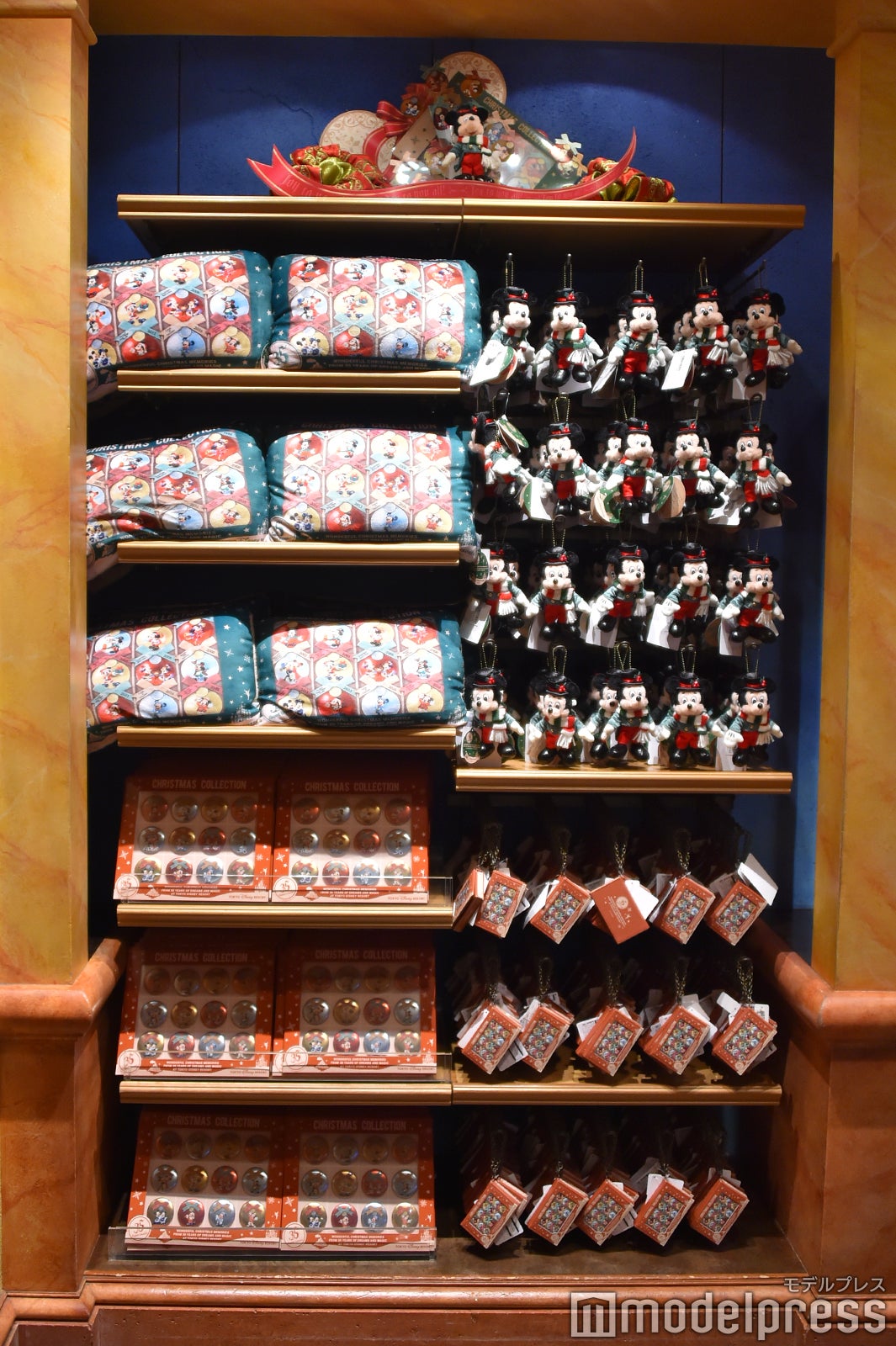 35周年のクリスマスイベントの歴史が彩られたグッズ（C）モデルプレス（C）Disney