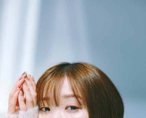 「水星の魔女」「葬送のフリーレン」で話題の声優・市ノ瀬加那、色白美肌輝く近距離カット公開