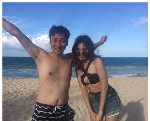 小嶋陽菜、美バストあらわなSEXY水着姿 アンジャッシュ児嶋と“Wこじま”2ショット