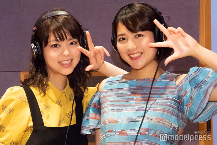 メインボーカルを務める杉原千尋アナ、永尾亜子アナ (C)モデルプレス