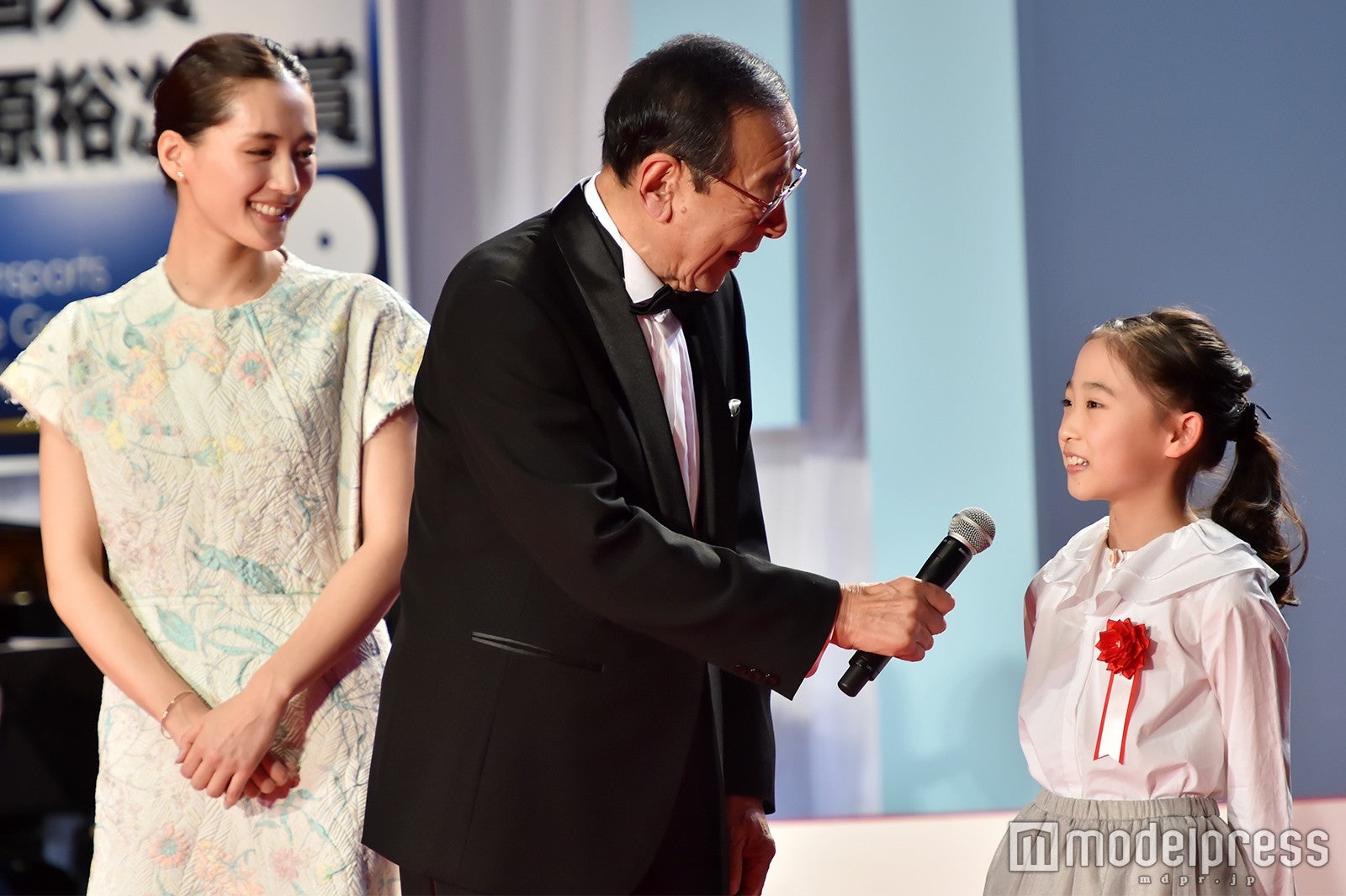 綾瀬はるか、露木茂、伊東蒼 （C）モデルプレス