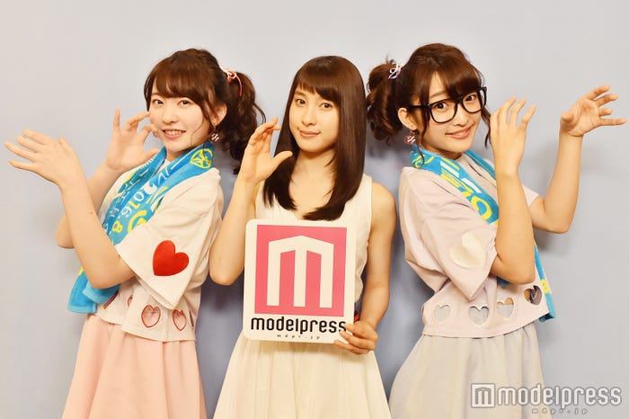 土屋さんが“トランペットポーズ”でラストを飾ります!念入りチェックで完璧な振り付け披露/土屋太鳳 with まこみな(C)モデルプレス