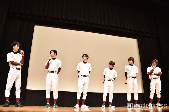 語り出す柳喬之、静まり返る5人(C)モデルプレス