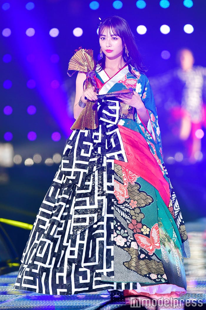 内田理央/ランウェイの模様 (C)モデルプレス