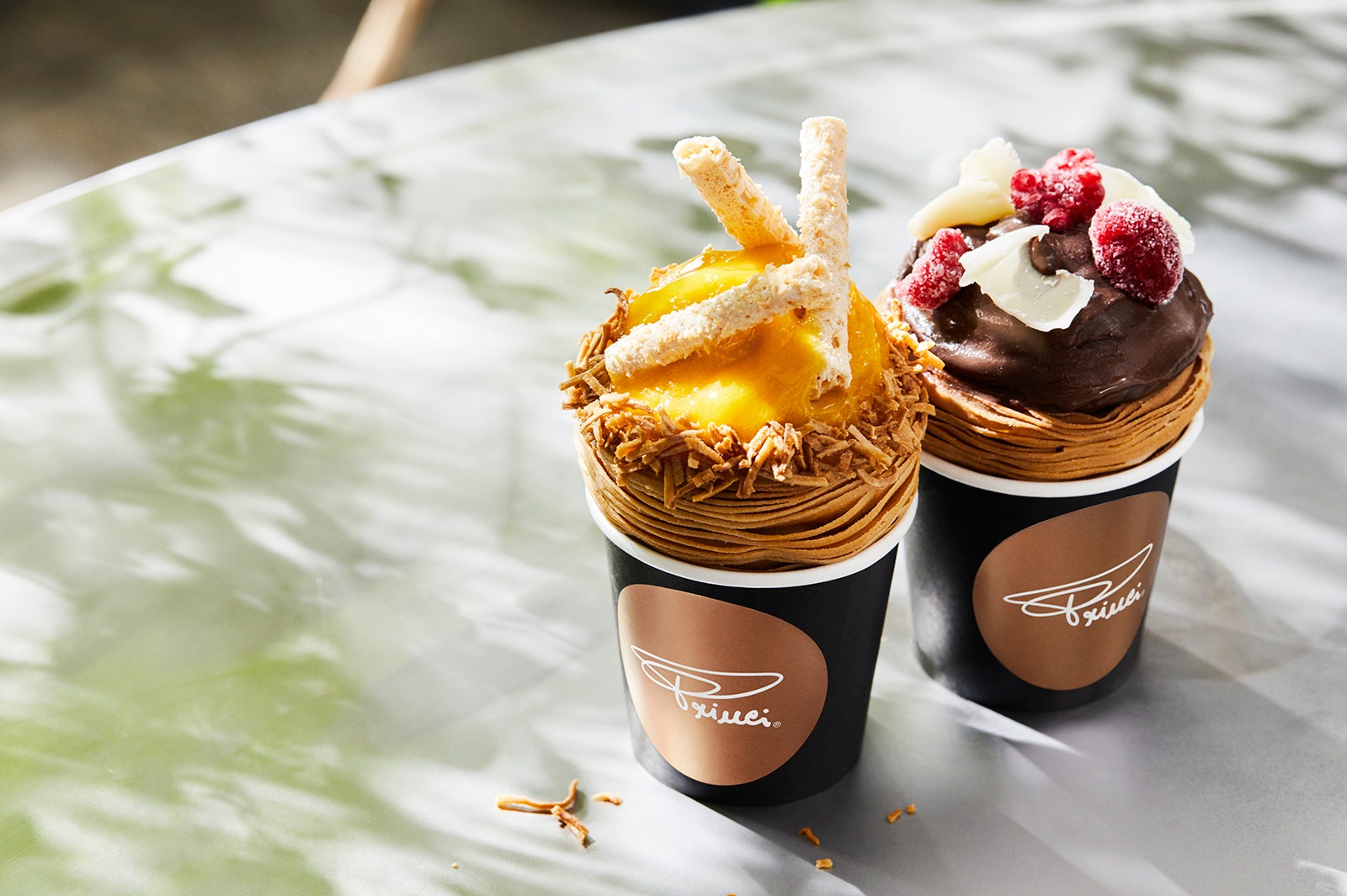 「スフォリアテッラ ジェラート パルフェ “マンゴー”」「スフォリアテッラ ジェラート パルフェ “ダークチョコレート”」|／画像提供：スターバックス コーヒー ジャパン