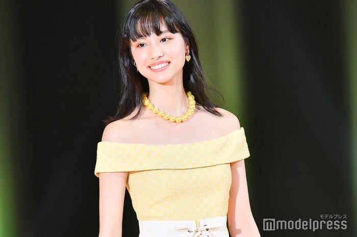 注目の美女 岡田めぐみ デコルテあらわなレディスタイルで堂々ランウェイ 札幌コレクション19 モデルプレス