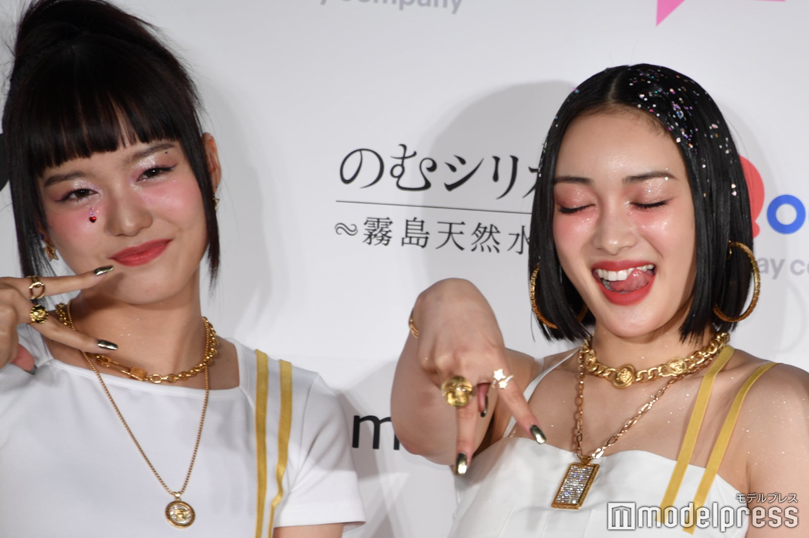 ジュリア、ALPHAZポーズをギャルっぽく披露するジュリン（C）モデルプレス