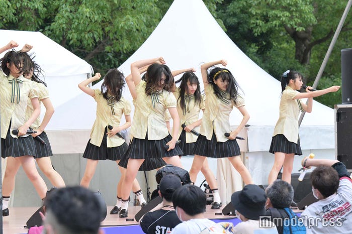 ≒JOY (C)モデルプレス