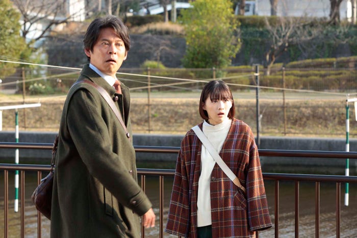 織田裕二、伊藤沙莉「シッコウ!!~犬と私と執行官~」第7話より(C)テレビ朝日