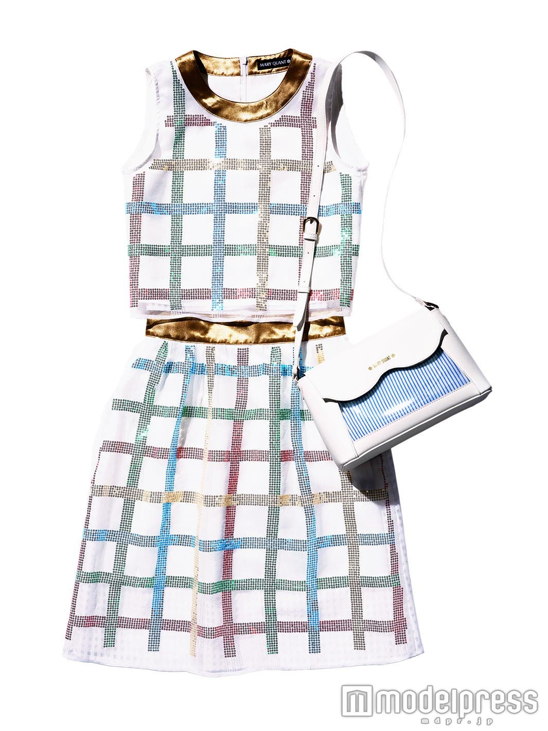 「ビビッドスパンコールカチューム」4,000円、「スパングルチェック ブラウス」19,000円、「スパングルチェック スカート」24,000円、「PVC フレームポーチ付きショルダー」15,000円(全て税抜)