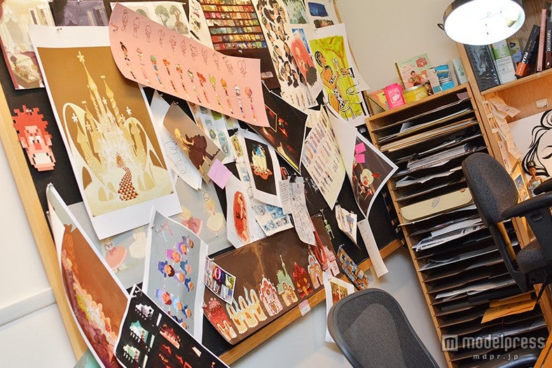 ボードにはデザイン画がずらり／ローレライ・ボーブのオフィス