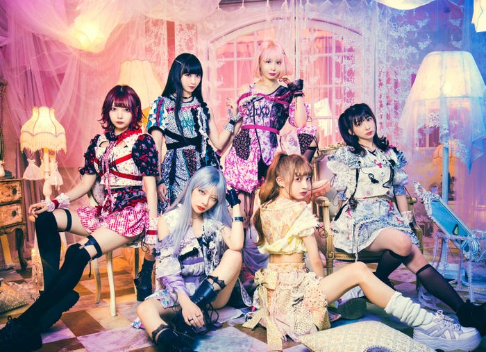 ZOC/(左上から時計回りに)藍染カレン、雅雀り子、大森靖子、巫まろ、西井万理那、香椎かてぃ(提供画像)