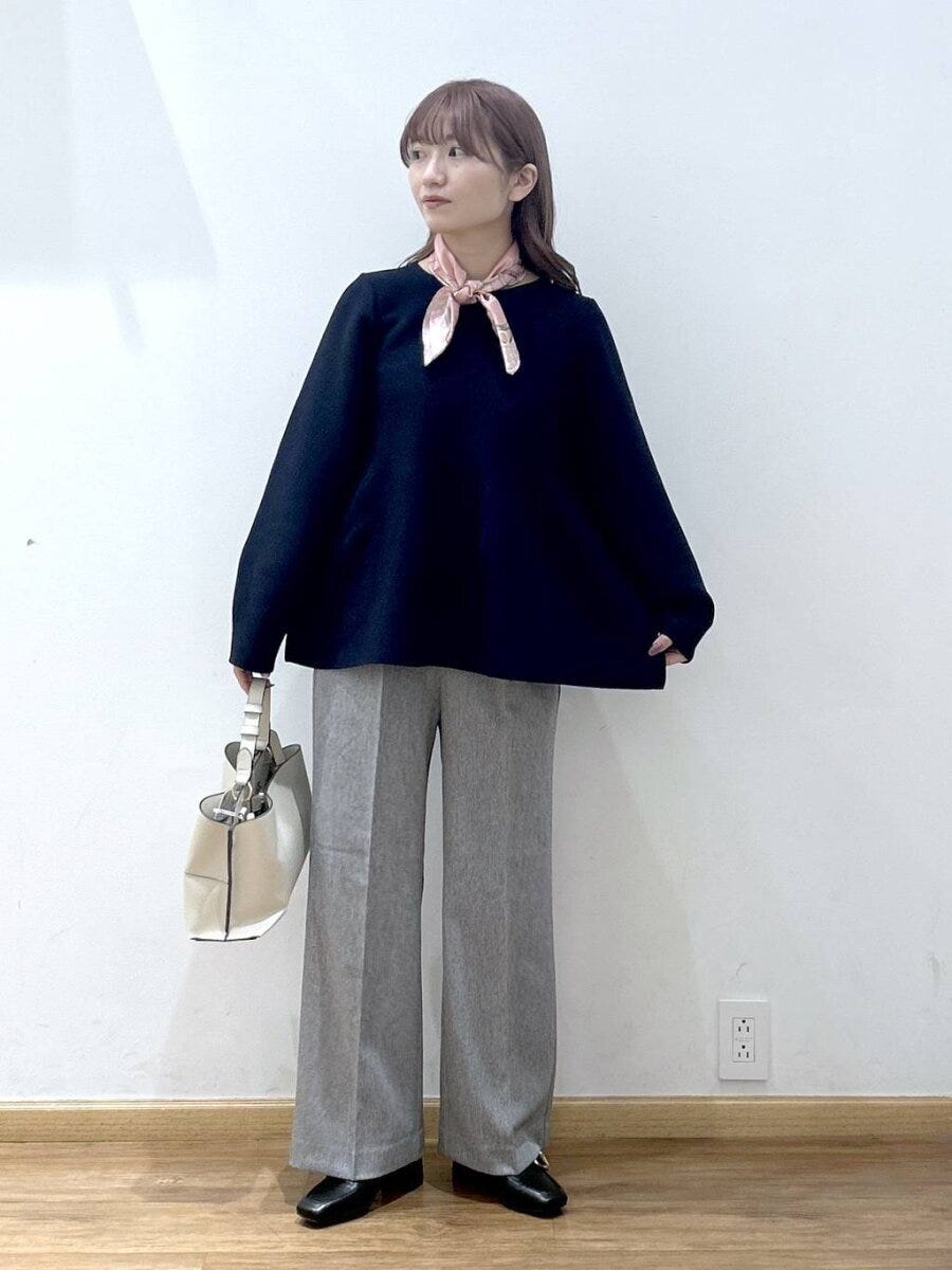 グローバルワークのリッチライトペプラムプルオーバー