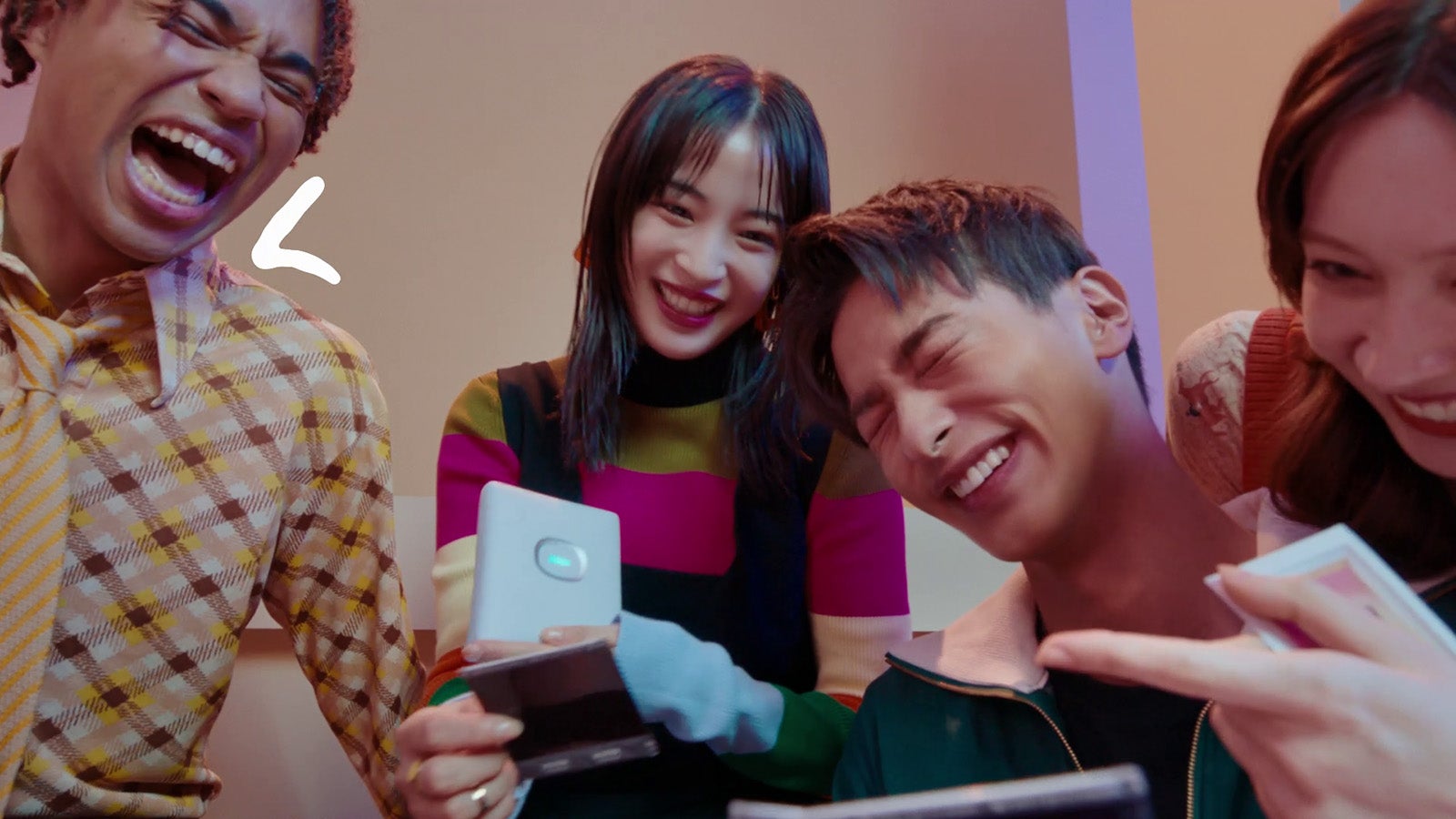 広瀬すず、横浜流星ら／新TVCM「ワクワクがリンクする。」INSTAX SQUARE Link篇より（提供写真）