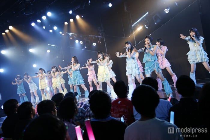 HKT48ひまわり組「パジャマドライブ」公演より(C)AKS