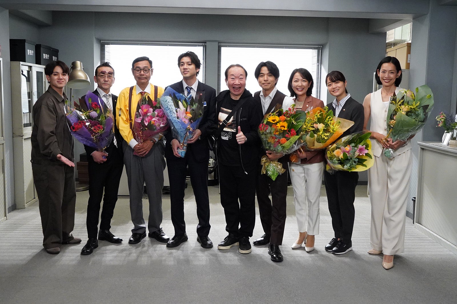 井ノ原快彦「特捜9 season7」クランクアップで感謝 山田裕貴が涙・宮近海斗ら駆けつけ“仲間”集結