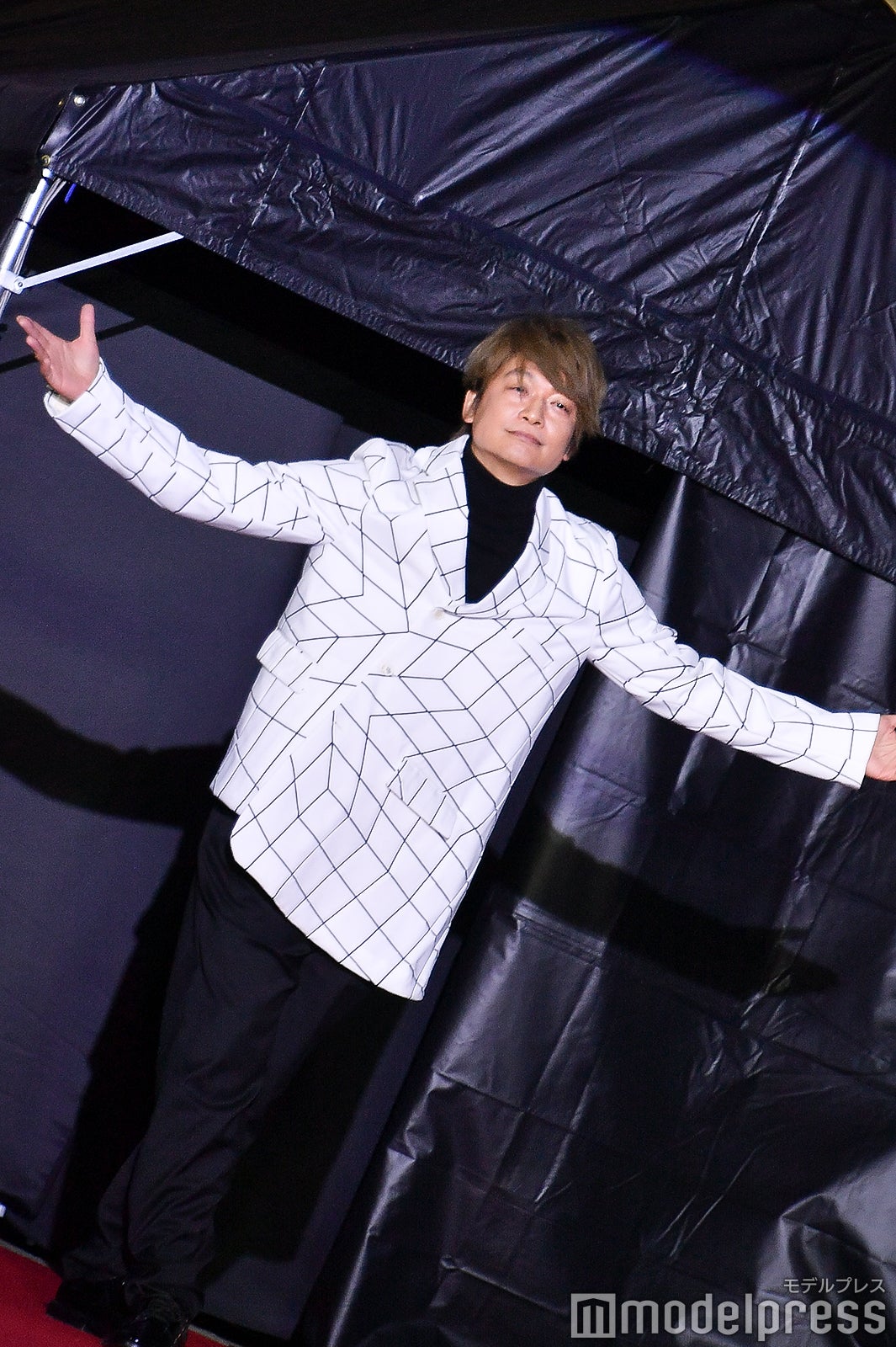 歓声を噛みしめて去っていく香取慎吾 （C）モデルプレス