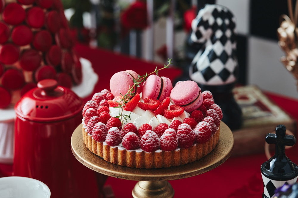 アリスのBlack＆Redティーパーティー／画像提供：ヒルトン