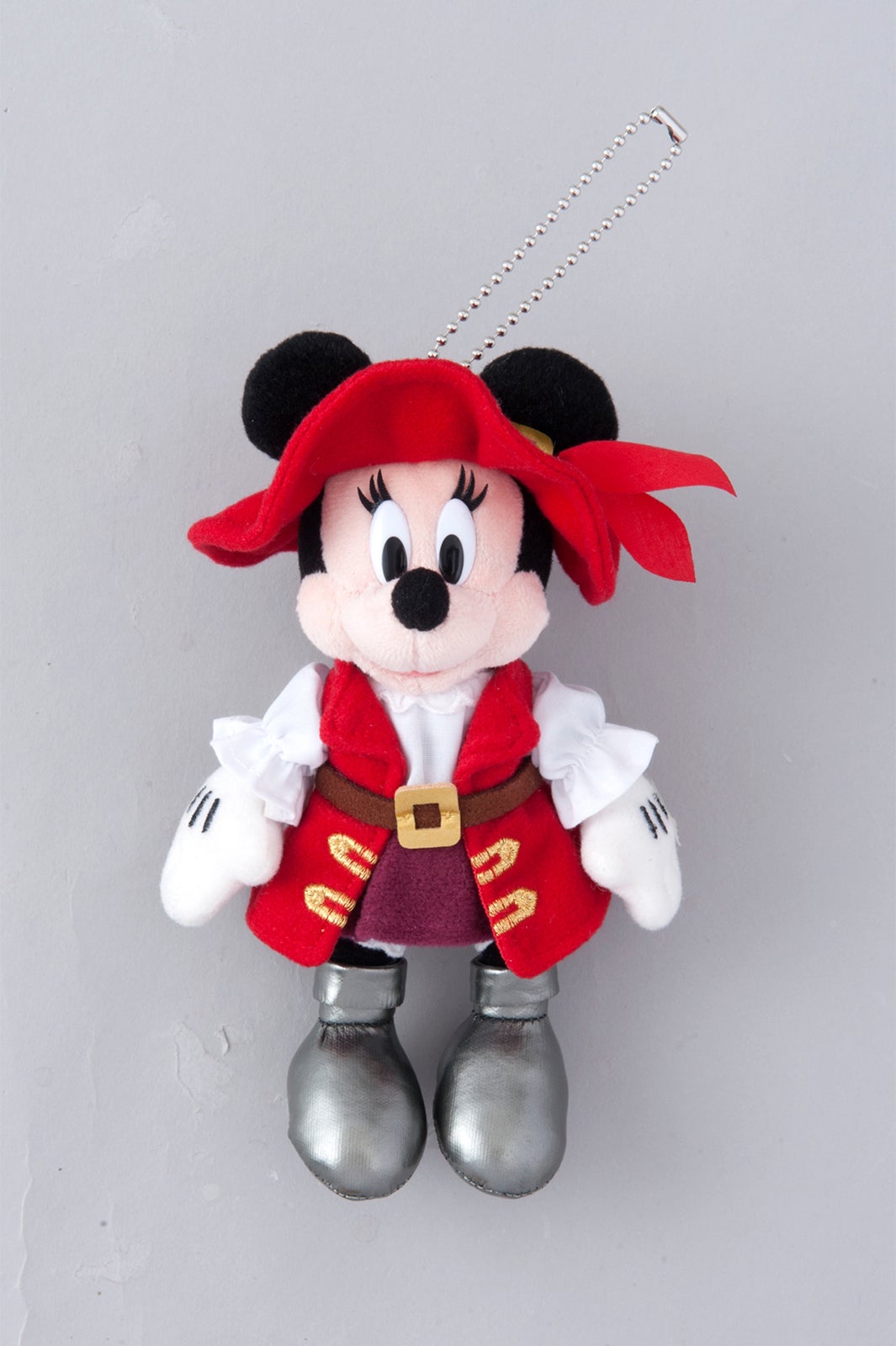 ぬいぐるみバッジ（各￥1,700） （C）Disney