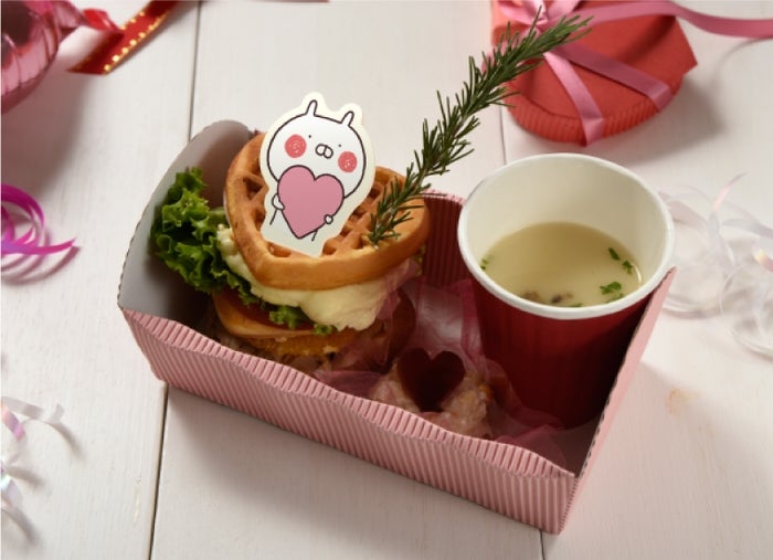 うさまる ほっこり ワッフルサンドイッチ~ハム&チーズ チキン&オレンジ~1,290円(税抜)/画像提供:株式会社レッグス