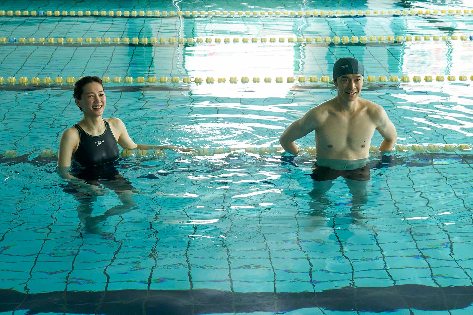 綾瀬はるか、思わず反応“緊張走った”長谷川博己の迫真演技「はい、泳げません」メイキング映像＆60秒本予告公開