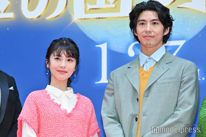 浜辺美波、賀来賢人(C)モデルプレス