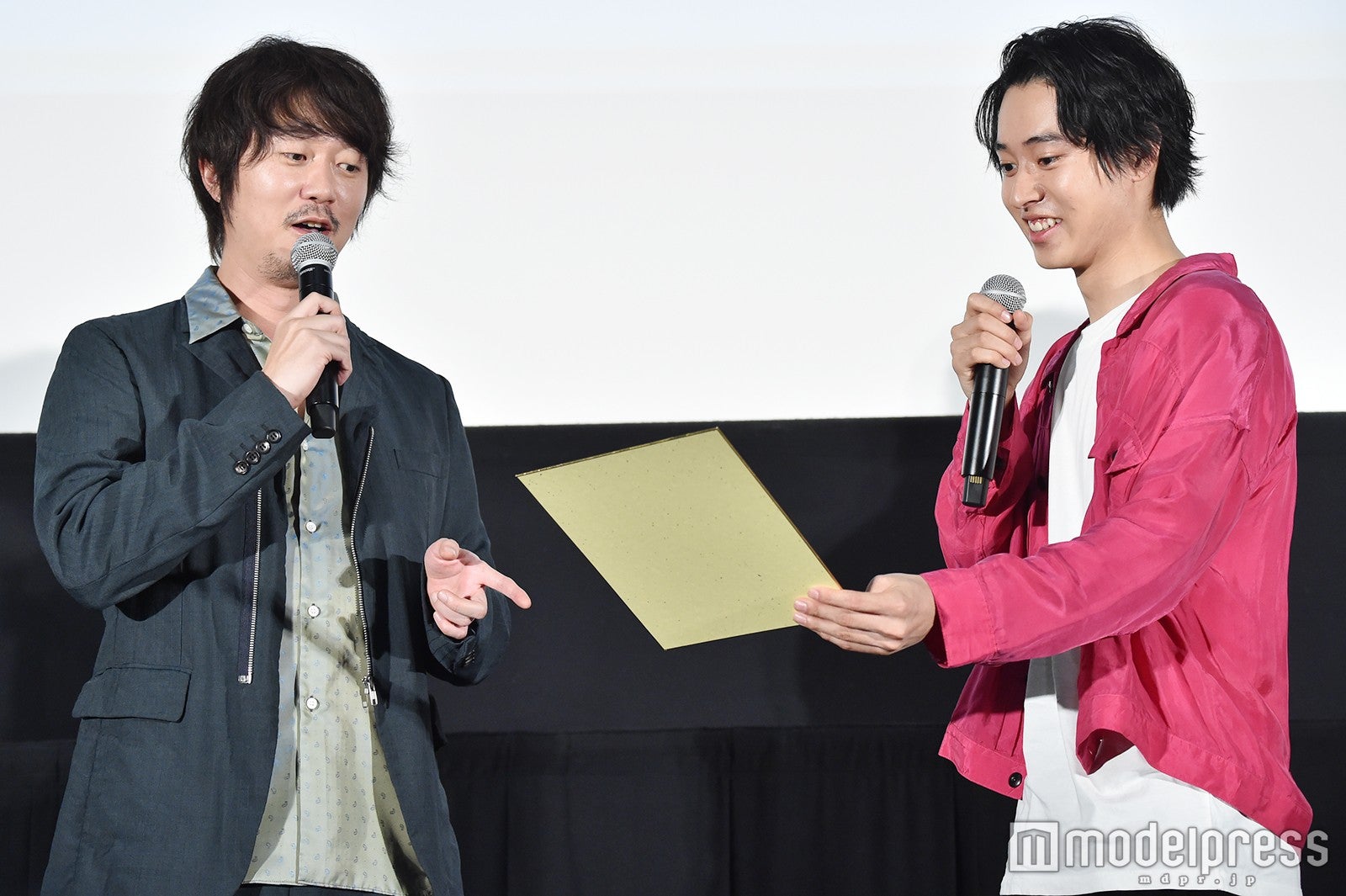 新井浩文、山崎賢人（C）モデルプレス