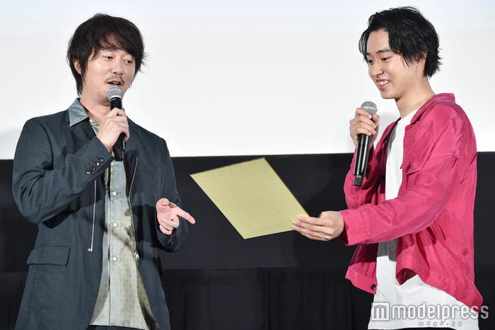 新井浩文、山崎賢人(C)モデルプレス