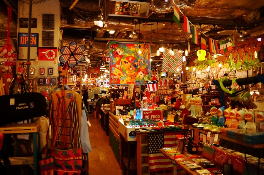 ガラクタ貿易 内観