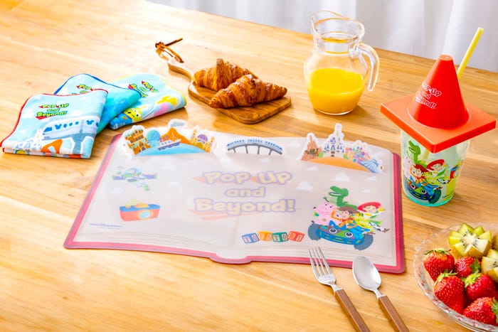 (C)Disney (C)Disney/Pixar (C)2022 Hasbro.All Rights Reserved.(C)2022 Poof-Slinky,Inc.