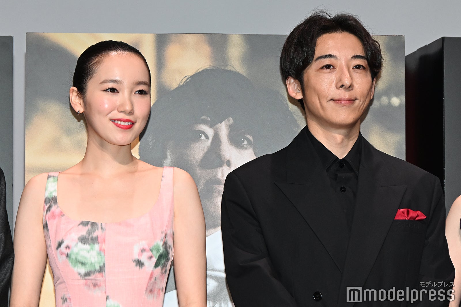 飯豊まりえ、高橋一生（C）モデルプレス