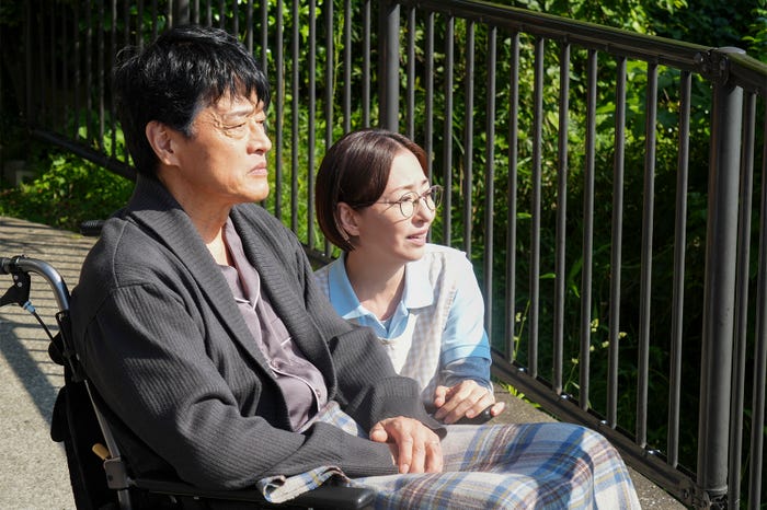 神保悟志、松雪泰子「マル秘の密子さん」第1話より(C)日本テレビ